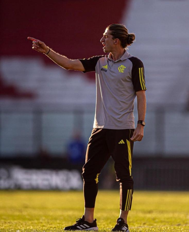 Imagen Filipe Luis se hará cargo del primer equipo de Flamengo de manera interina.
