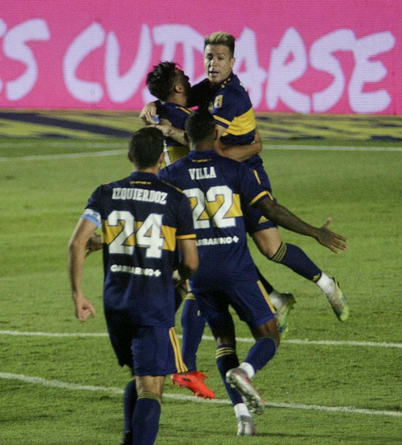 Imagen El desahogo de todo Boca después del penal convertido por Buffarini