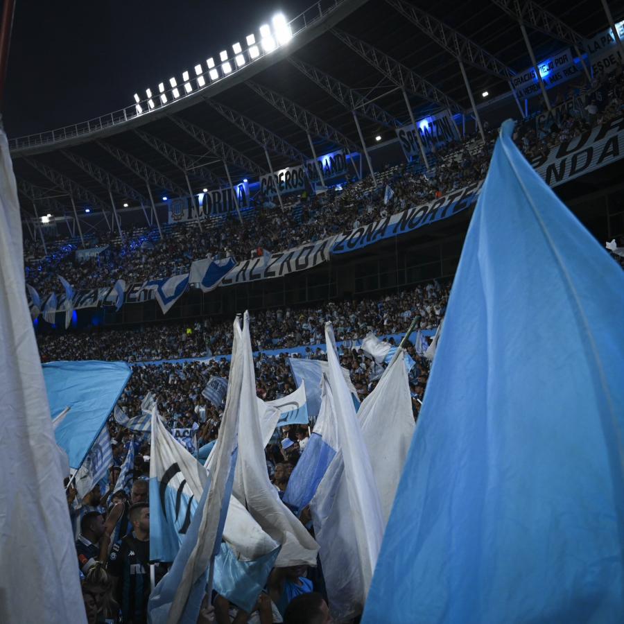 Imagen El plantel y el cuerpo técnico participó del banderazo de Racing.