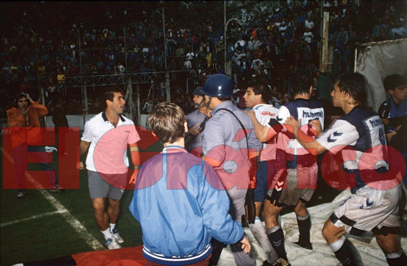 Gimnasia y Vélez en el bosque, ni el bueno de Carlos Bianchi salió ileso.