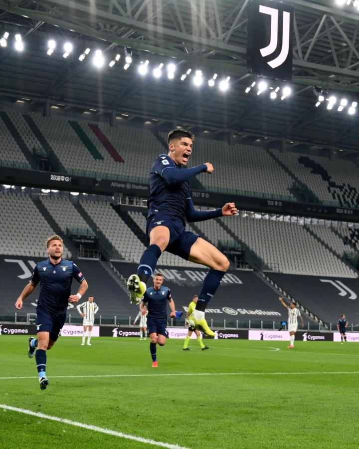 Imagen Joaquín Correa festeja su tanto en el Allianz Stadium. Fue el 1-0 parcial para Lazio, que luego terminaría perdiendo.