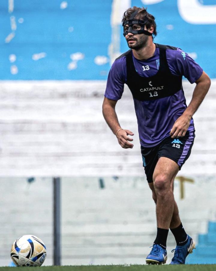 Imagen Sosa se entrenó con una máscara protectora.