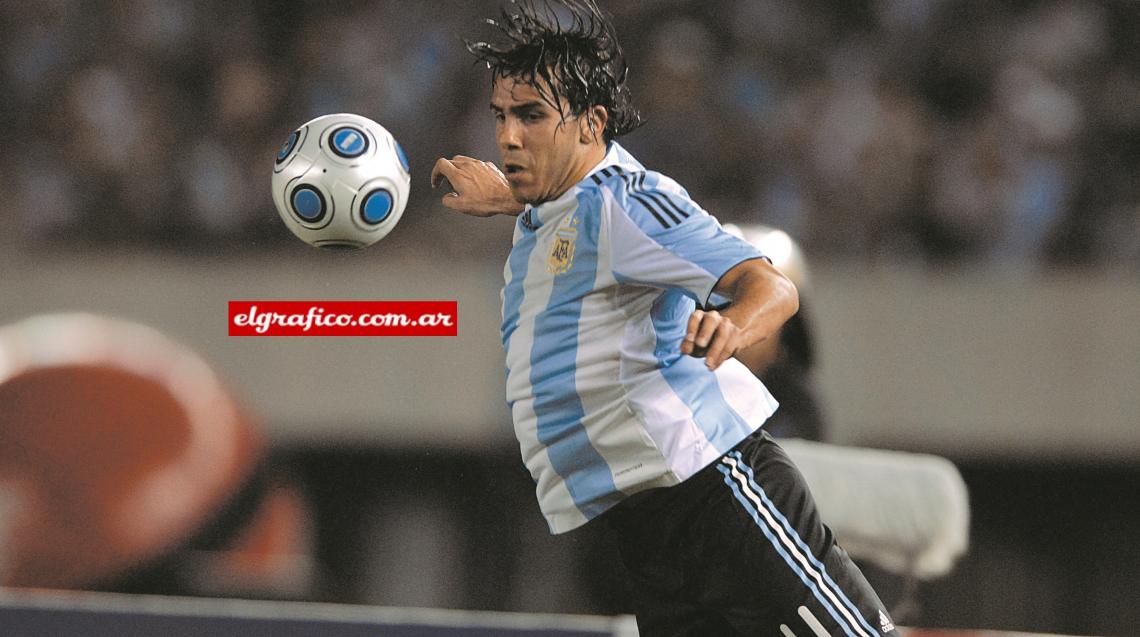 Imagen Con la Selección Argentina disputó los mundiales de Alemania en 2006 y Sudáfrica en 2010.