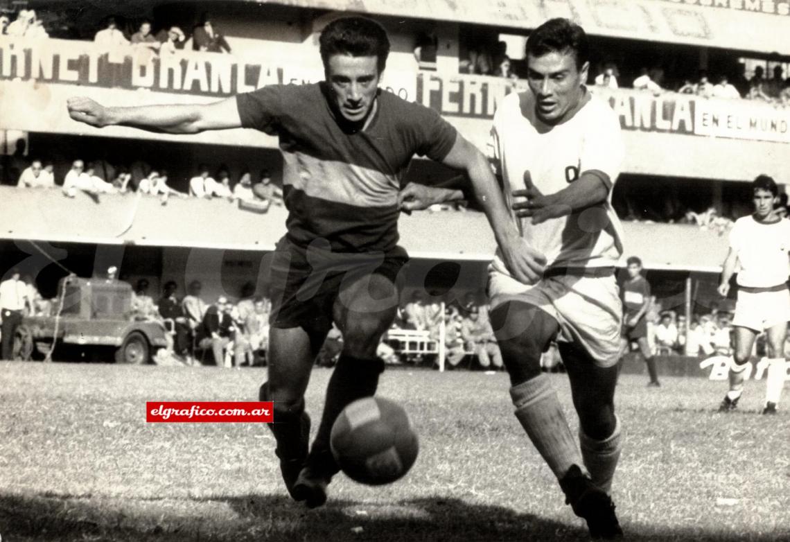 Imagen En Boca ganó dos Campeonatos de Primera División, el de 1964 y el de 1965.