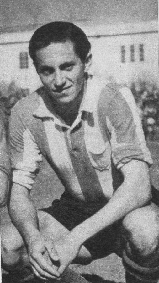 Imagen Desagastizábal fue el piloto y goleador de la línea ofensiva de Estudiantes que hizo el milagro de ganar 7 a 3 un partido que estaba perdiendo ante Platense por 3 a 0. Ocurrió en 1942 y el ataque estudiantil formó con Gagliardo, Negri, Desagastizábal, Ribeiro y Pelegrina. 
