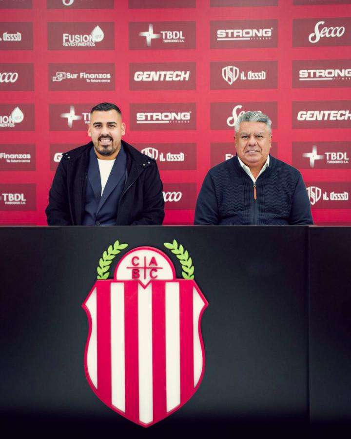 Imagen Matías y Claudio Tapia, orgullosos por el nuevo estadio de Barracas Central.
