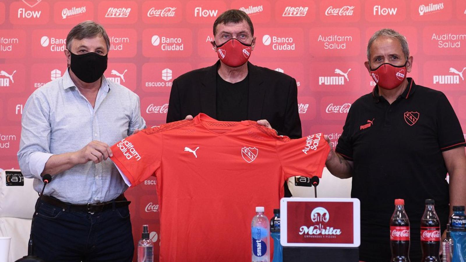 Imagen Falcioni, entre Maldonado y Palazzo, los dirigentes con presencia en Independiente