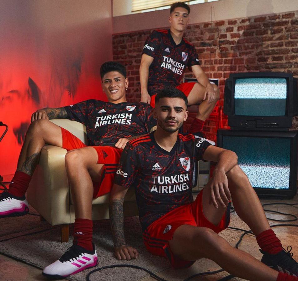 River shop estrena camiseta