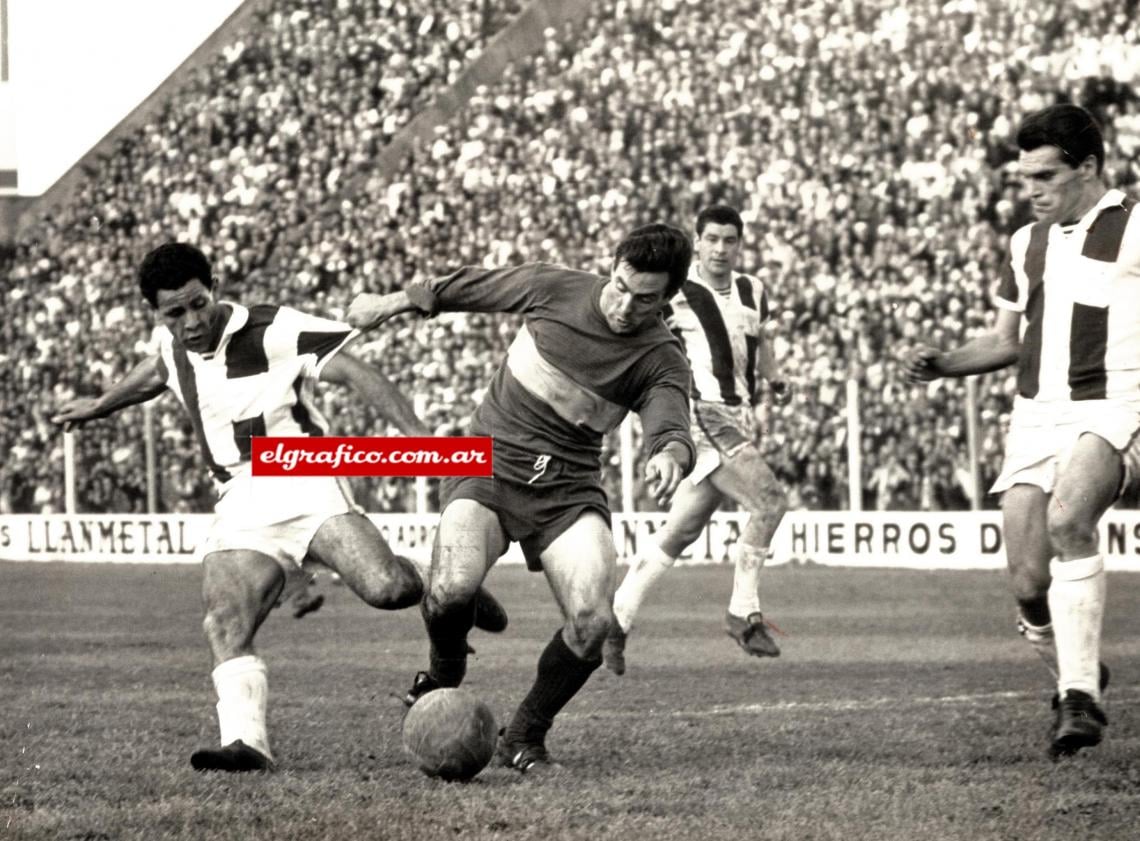 Imagen En Boca jugó entre 1963 y 1964. Fue campeón en el 64.