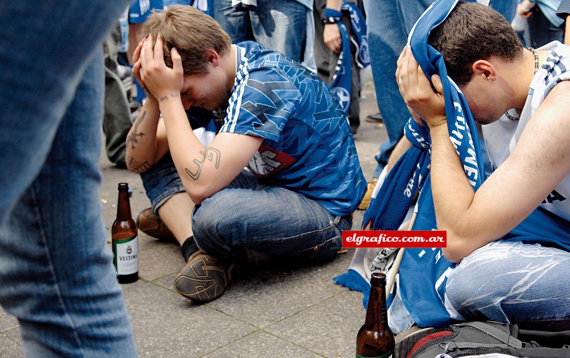 Imagen Los hinchas del Schalke saben lo que es sufrir por su equipo.