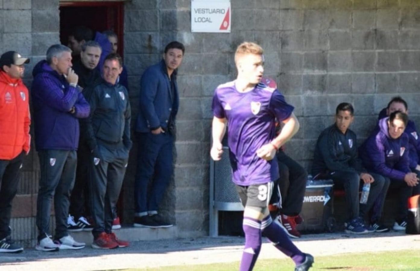Imagen Gallardo observa un partido de las inferiores de River