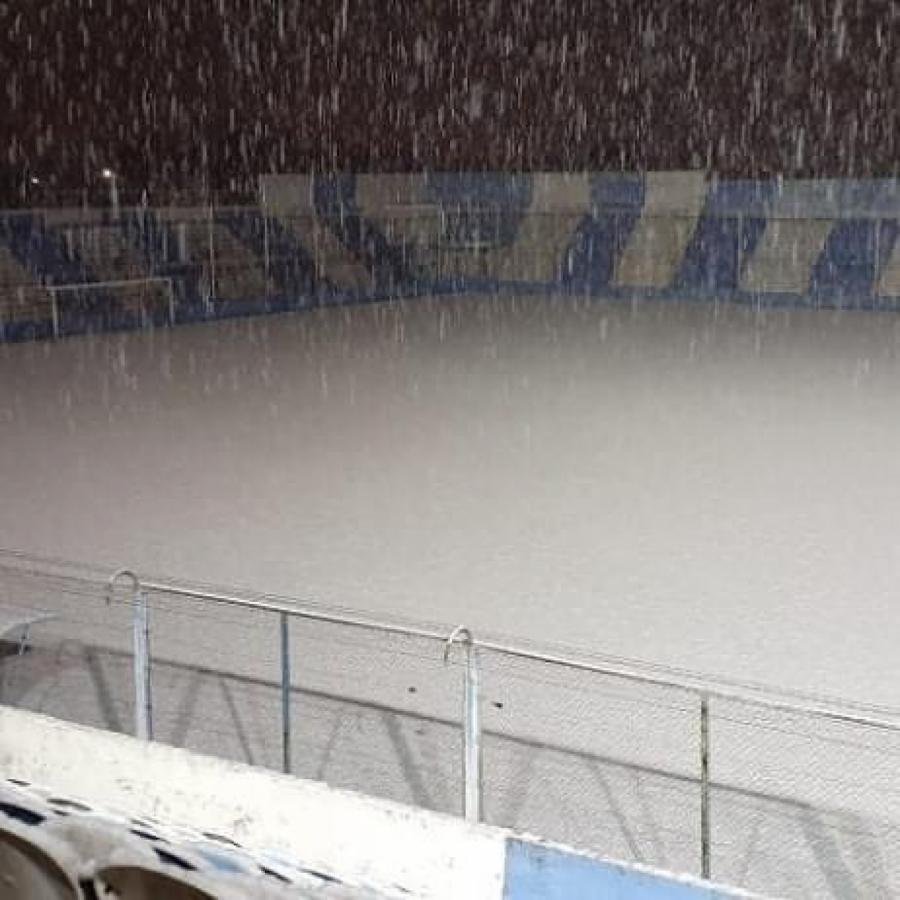 El estadio de Racing de Córdoba, ubicado en el Barrio Nueva Italia, también se vistió de blanco. Foto: Showsport