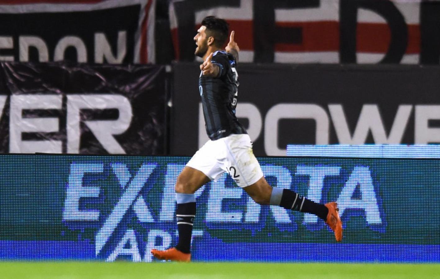 Imagen Javier Toledo celebrando en el Monumental. El delantero está a disposición del entrenador y quiere volver a festejar ante River.