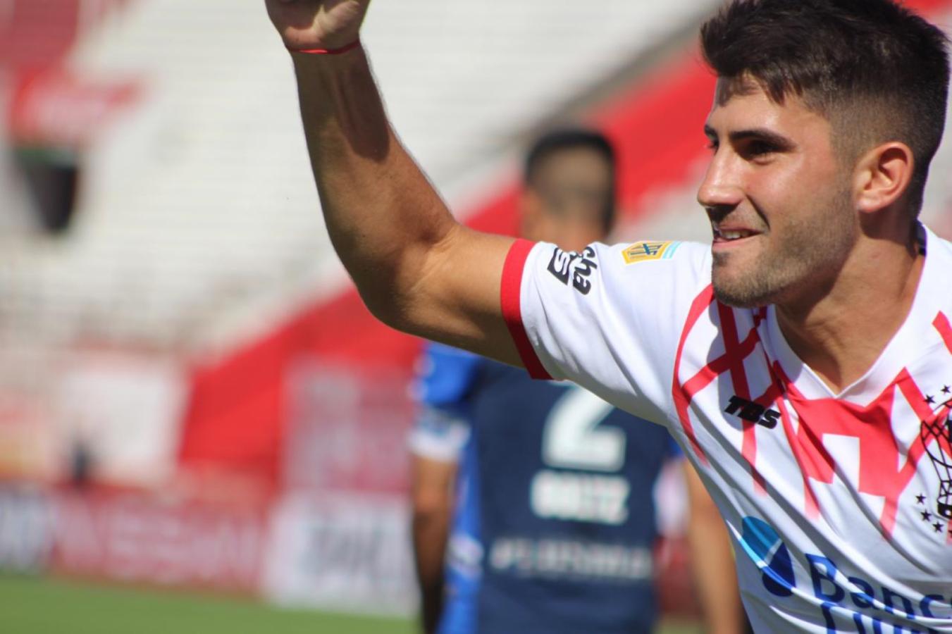 Imagen Nicolás Cordero celebra el tanto de la victoria. Foto: @CAHuracan