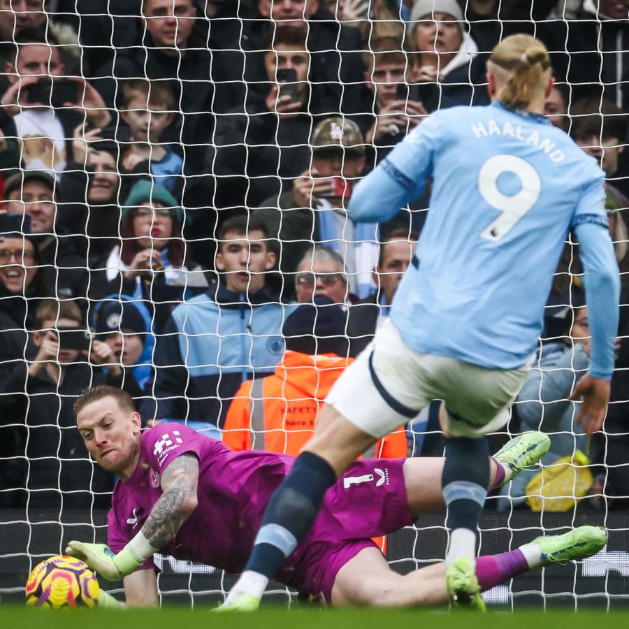 Imagen La jugada clave del partido: Pickford le desvía el penal a Haaland.