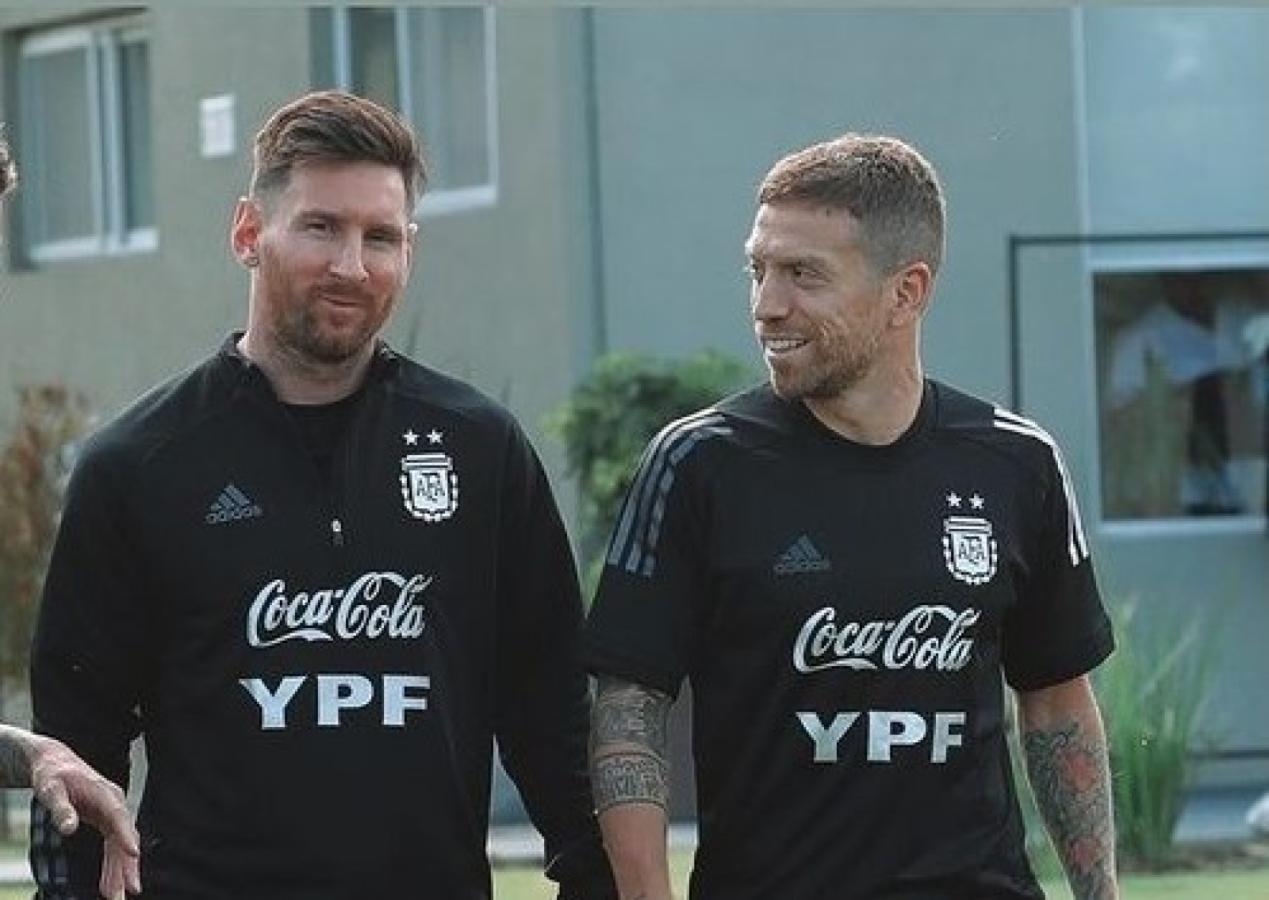 Imagen Papu Gómez elogió profundamente a Lionel Messi.