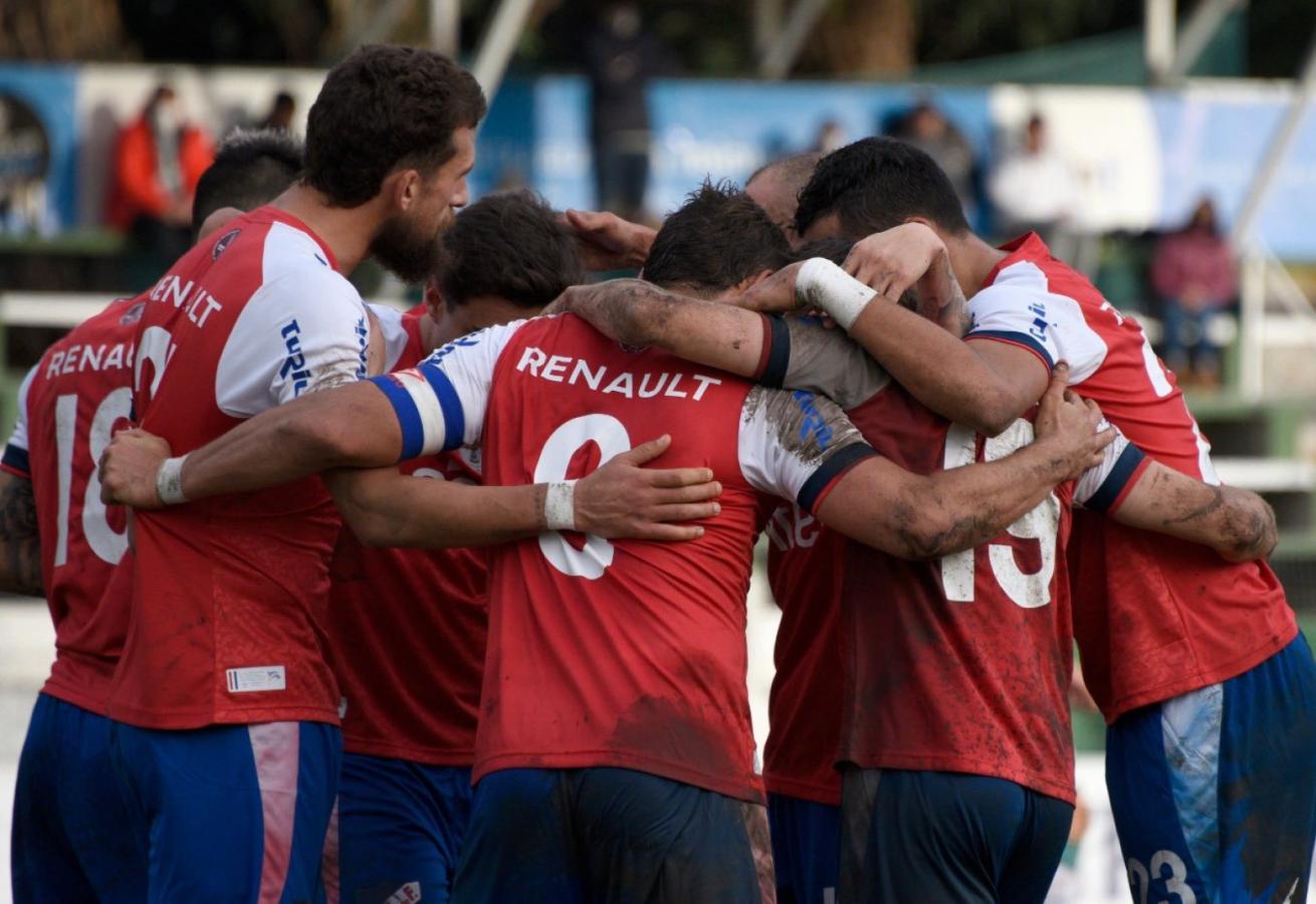 Imagen Nacional celebra el triunfo en el Parque Prandi para seguir en lo más alto del certamen. Foto: @Nacional