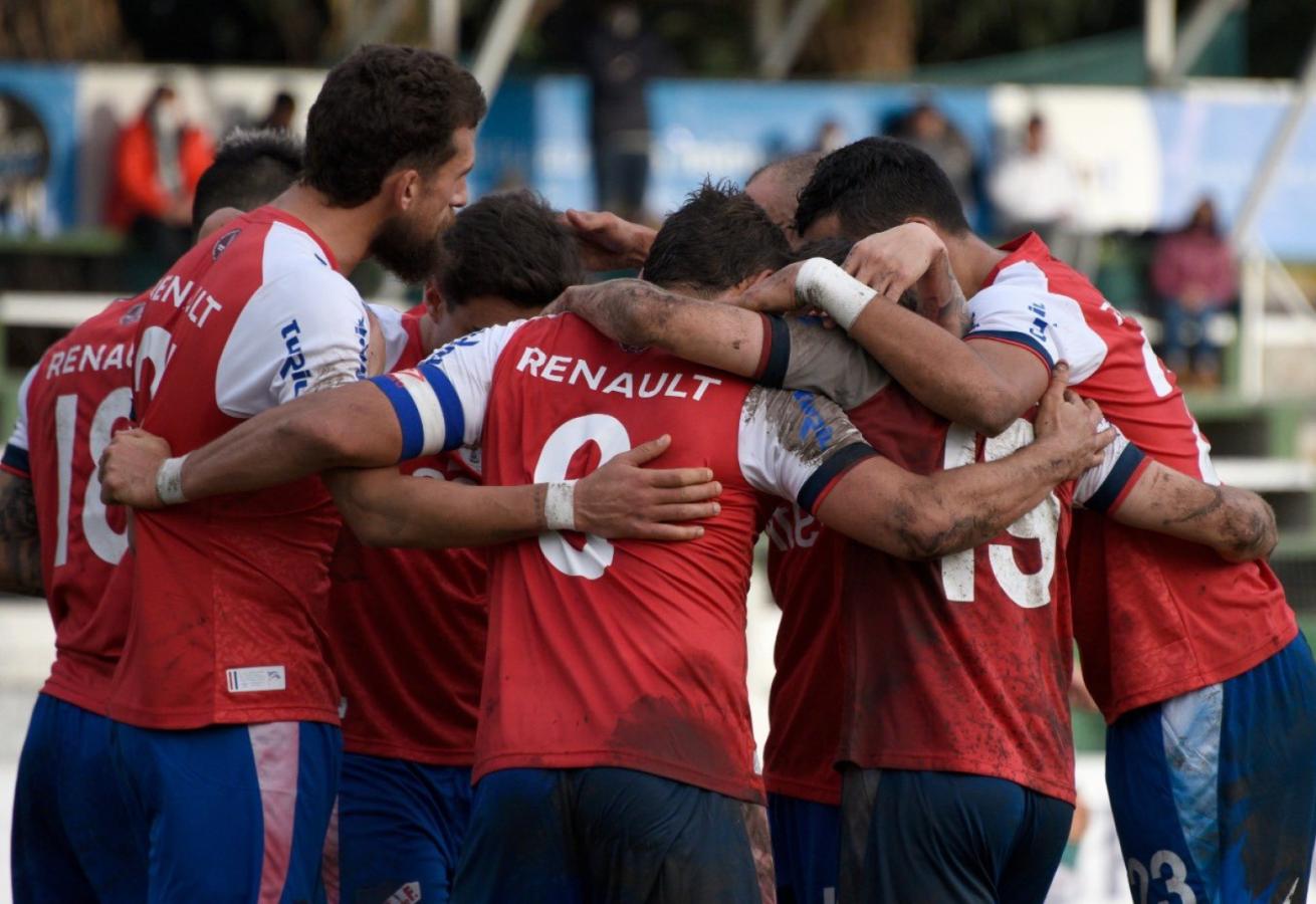 Imagen Nacional celebra el triunfo en el Parque Prandi para seguir en lo más alto del certamen. Foto: @Nacional