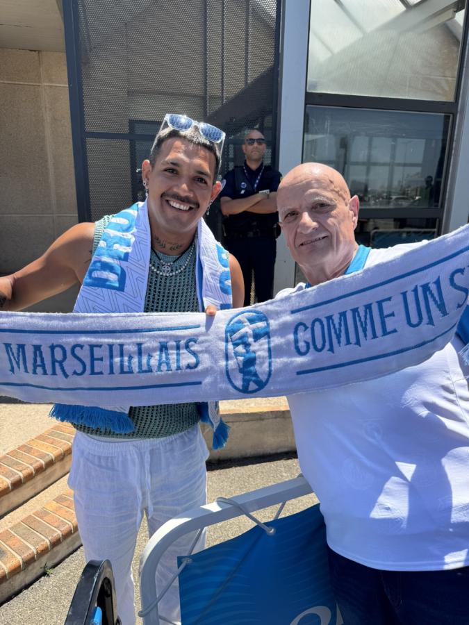 Imagen Medina ya llegó a Marsella para firmar con Olympique.