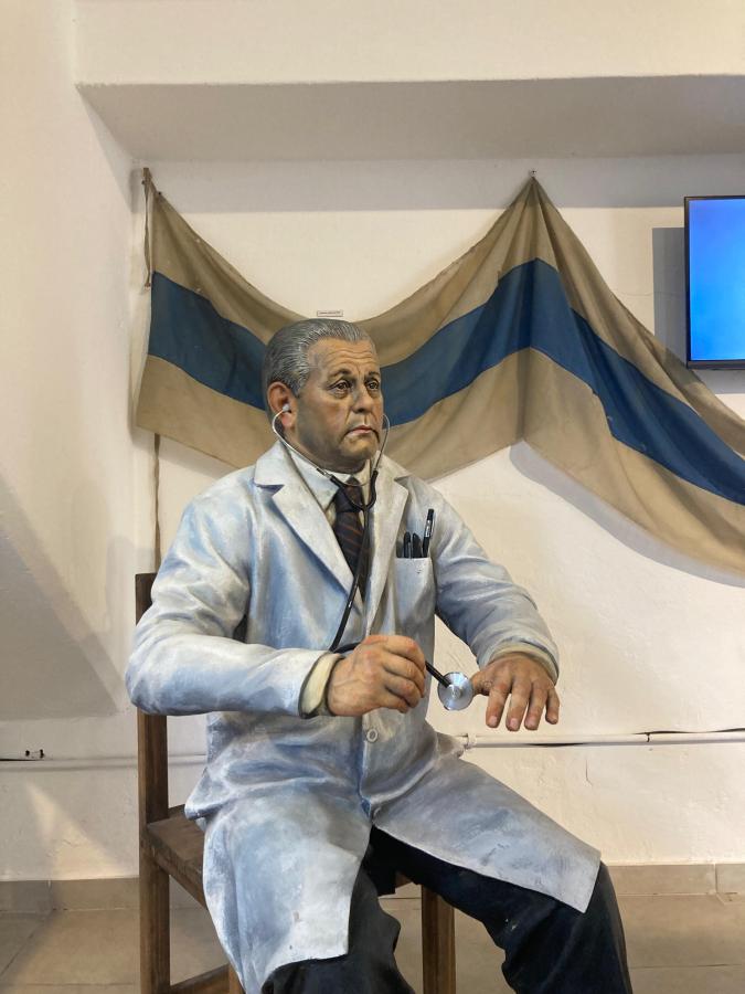 Imagen La estatua de Favaloro en el museo de Gimnasia.