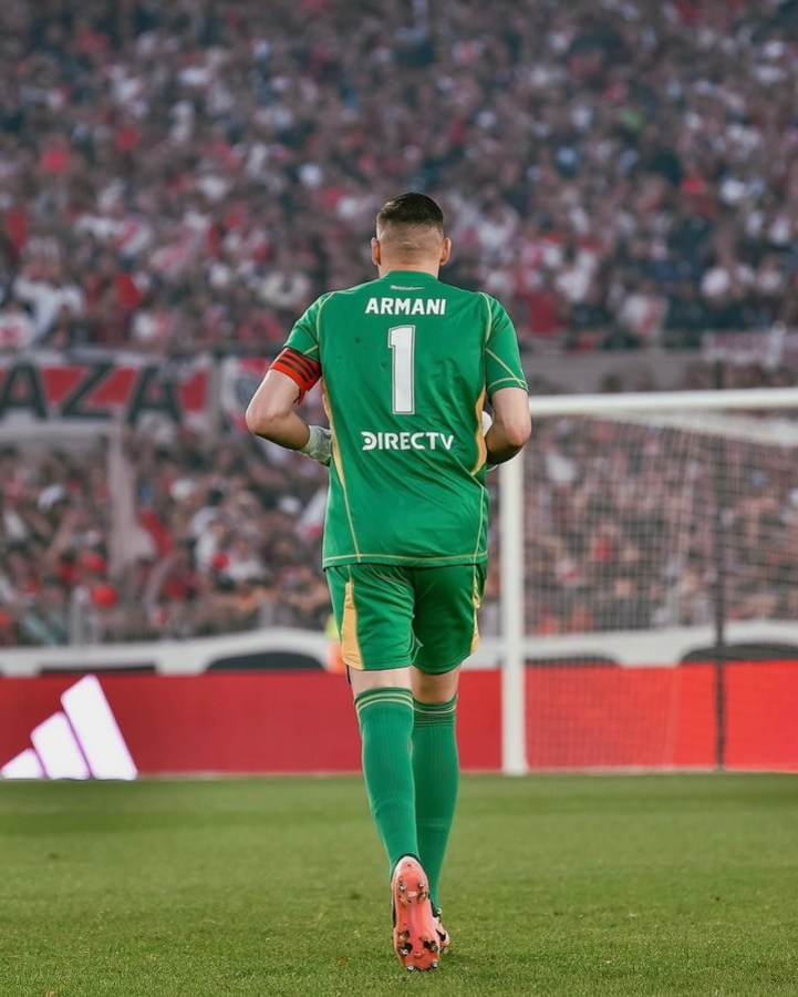 Imagen Armani se recuperó del desgarro pero es probable que no lo apuren.