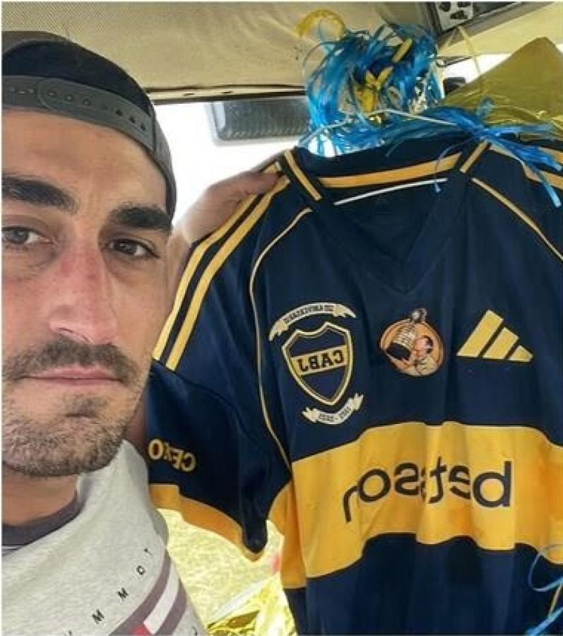 Imagen Agustín Eugui encontró en Uruguay la camiseta en homenaje a Russo.