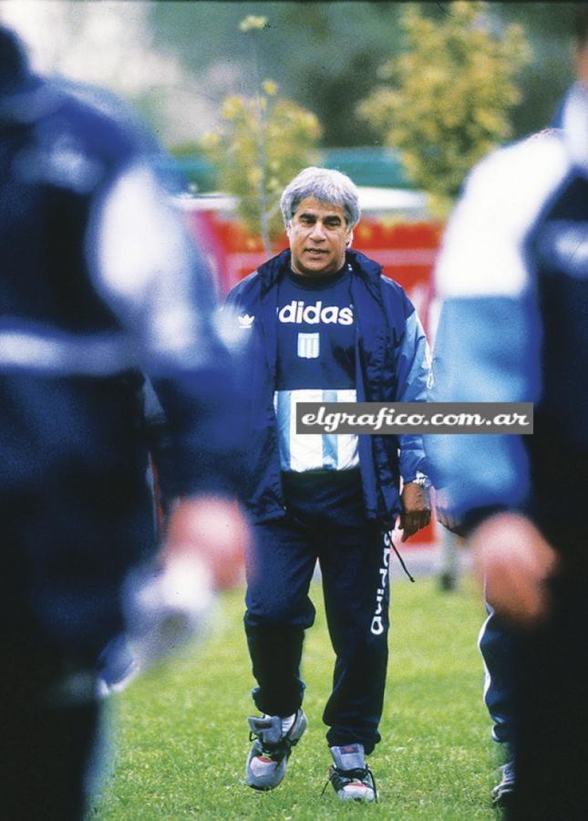 Imagen En su segunda etapa en Racing (1995), donde armó un lindo equipo que luego fue subcampeón con Miguel Ángel Brindisi y que debió dejar por diferencias irreconciliables con Daniel Lalín.