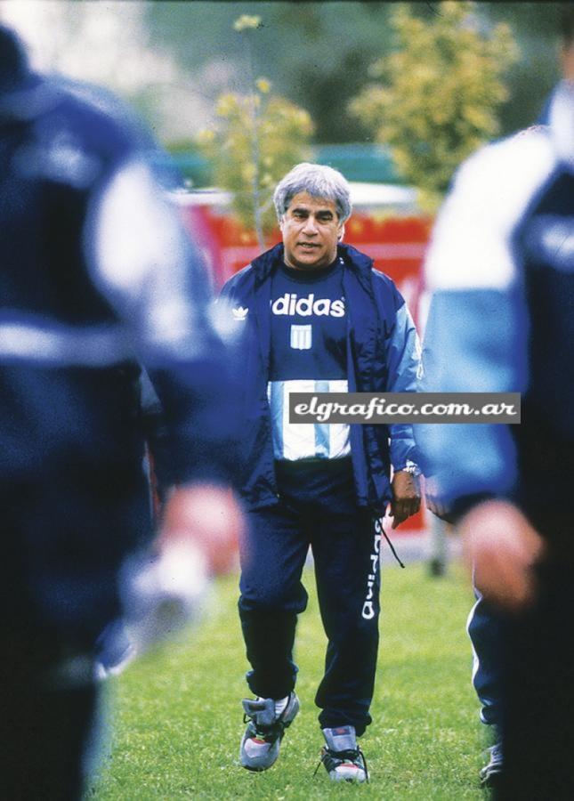 Imagen En su segunda etapa en Racing (1995), donde armó un lindo equipo que luego fue subcampeón con Miguel Ángel Brindisi y que debió dejar por diferencias irreconciliables con Daniel Lalín. 