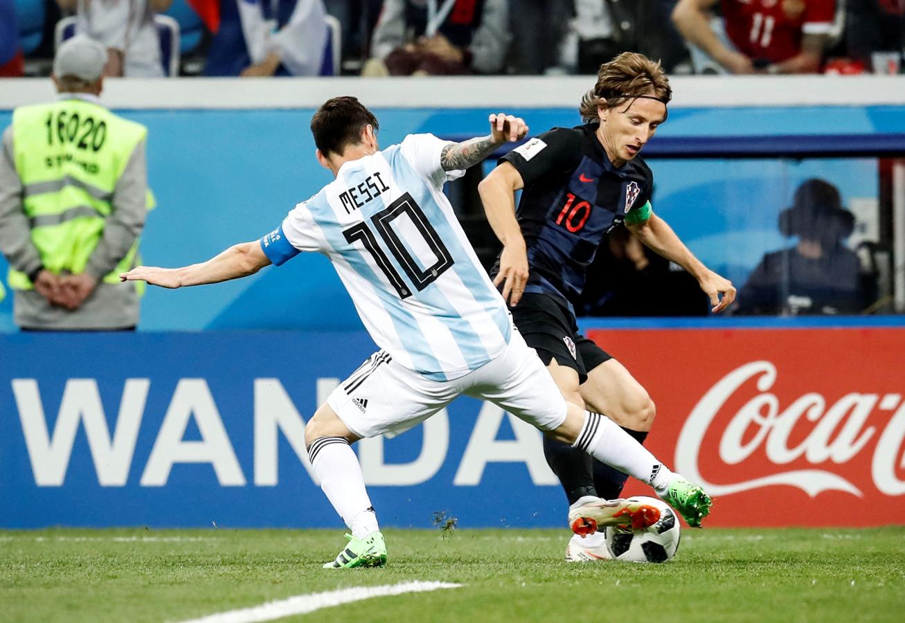 Imagen Messi pelea con Modric en Rusia 2018. Foto AFP.