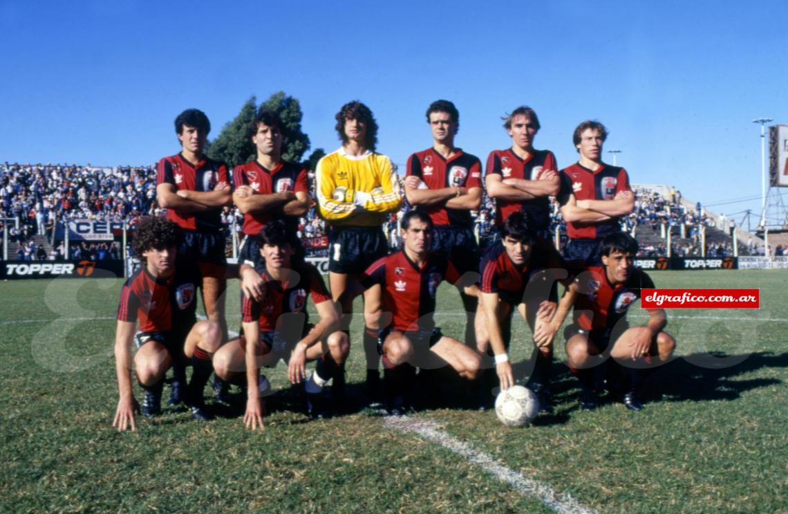 El equipo campeón, conformado íntegramente por jugadores surgidos de la cantera leprosa.