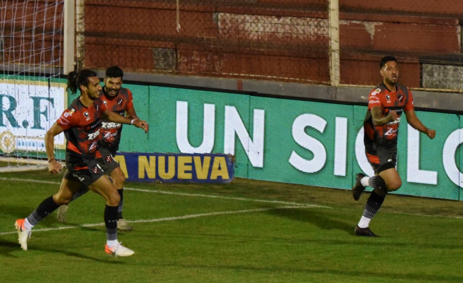 Imagen La primera victoria de Patronato ante Boca. Hernán Saravia de Telam