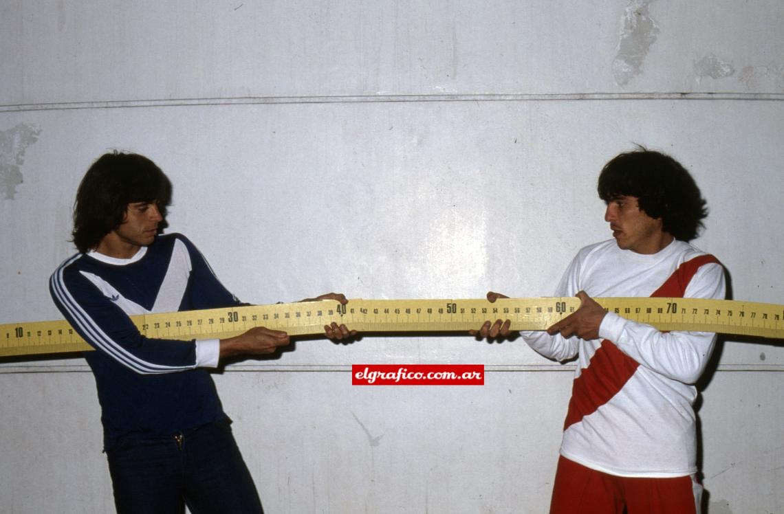 Julio César Jimenez y Daniel Alberto Passarella en la previa de la definición del Metropolitano de 1979.