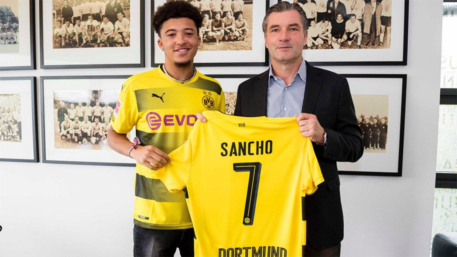 Imagen Jadon Sancho siendo presentado en Borusia Dortmund. En Alemania demostró todo su talento durante 4 temporadas.