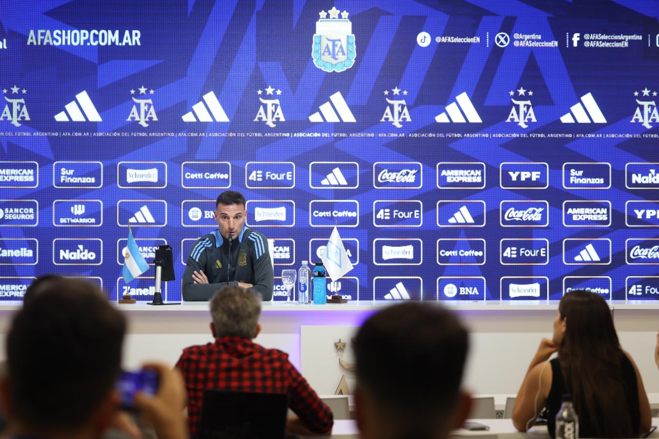 Imagen Lionel Scaloni y su habitual tranquilidad en la conferencia previa al partido con Perú.