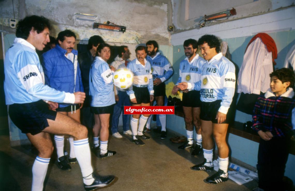 Los campeones con algunos años más, pero la misma química de diez años atrás, donde tocaron el cielo con las manos al levantar la tan ansiada Copa del Mundo.