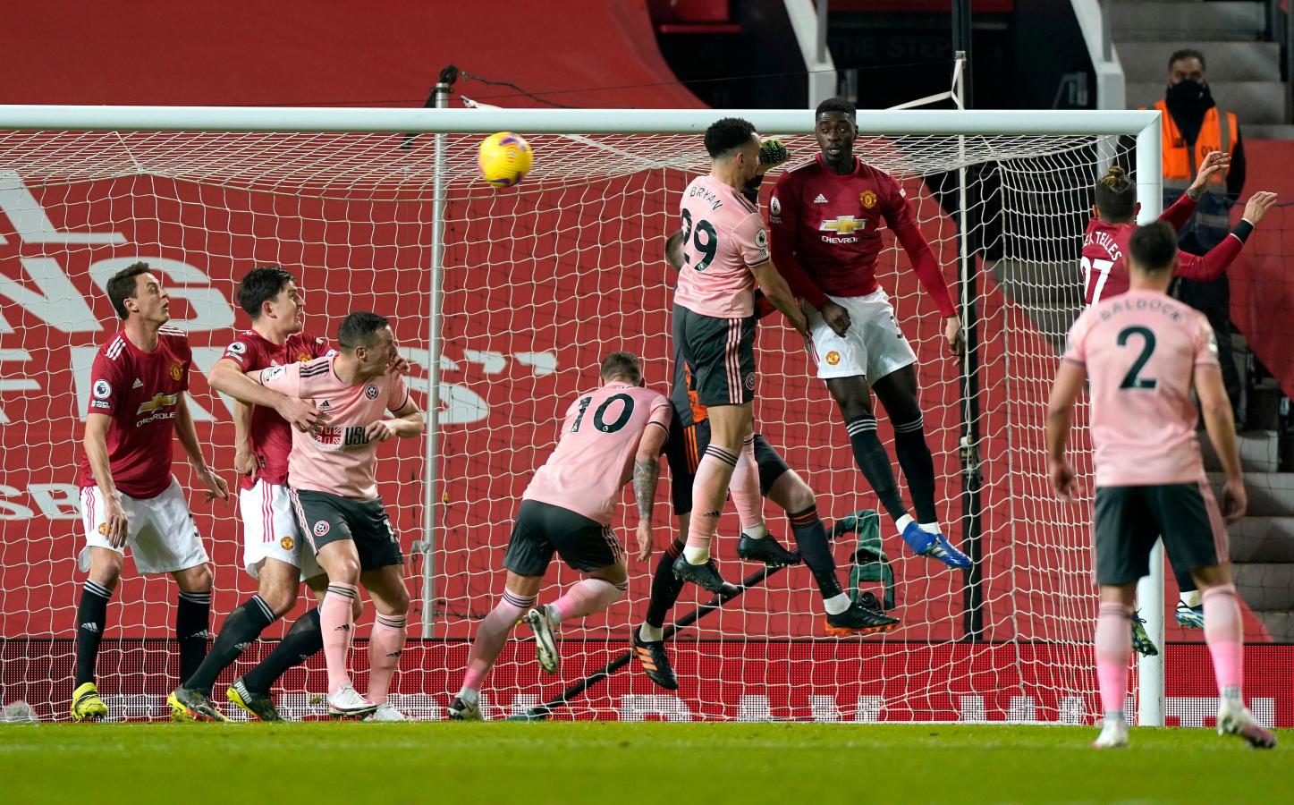 Imagen Kean Bryan puso el 1-0 de cabeza para el Sheffield United, que dio el golpe en Old Trafford.