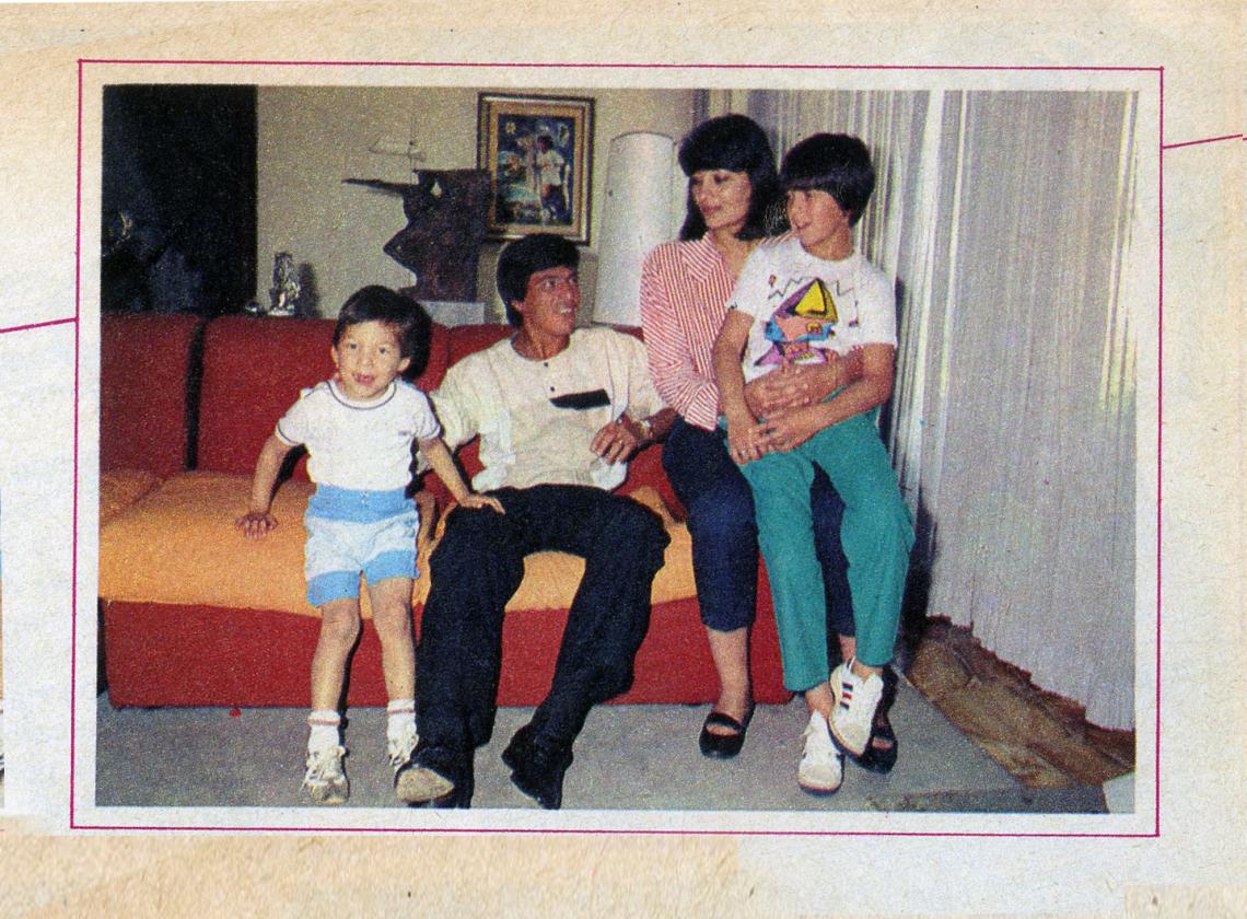 Imagen La familia Passarella en pleno: su esposa, Graciela, y sus hijos Sebastián, el mayor, y Lucas Daniel. Viven al lado del Centro de Coverciano, donde se forman los técnicos italianos.