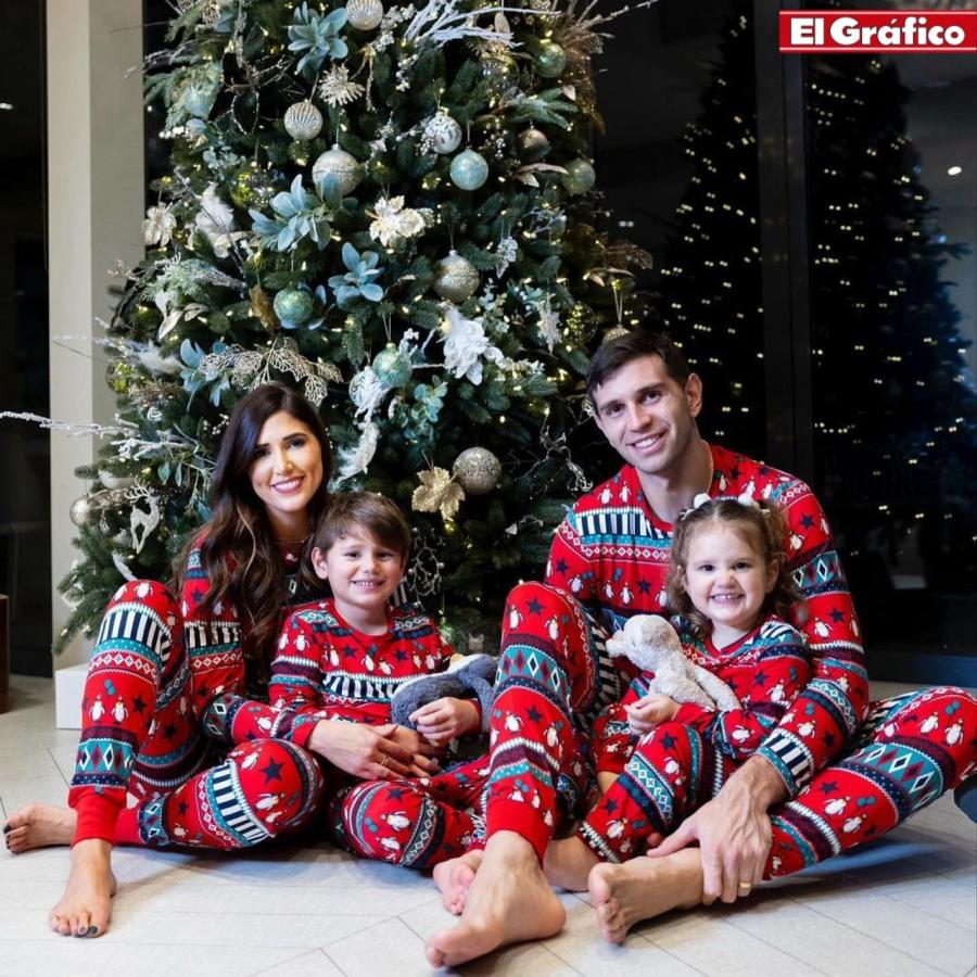 Imagen Dibu Martínez con los pijamas navideños