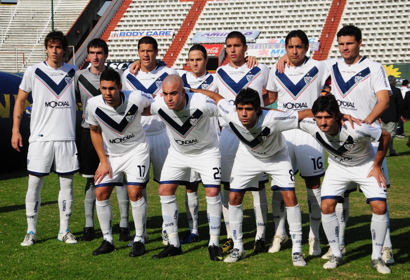 Imagen Vélez y un triunfo a puertas cerradas en cancha de Huracán para una consagración en el Clausura 2011 que llegaría horas después (FOTOBAIRES)