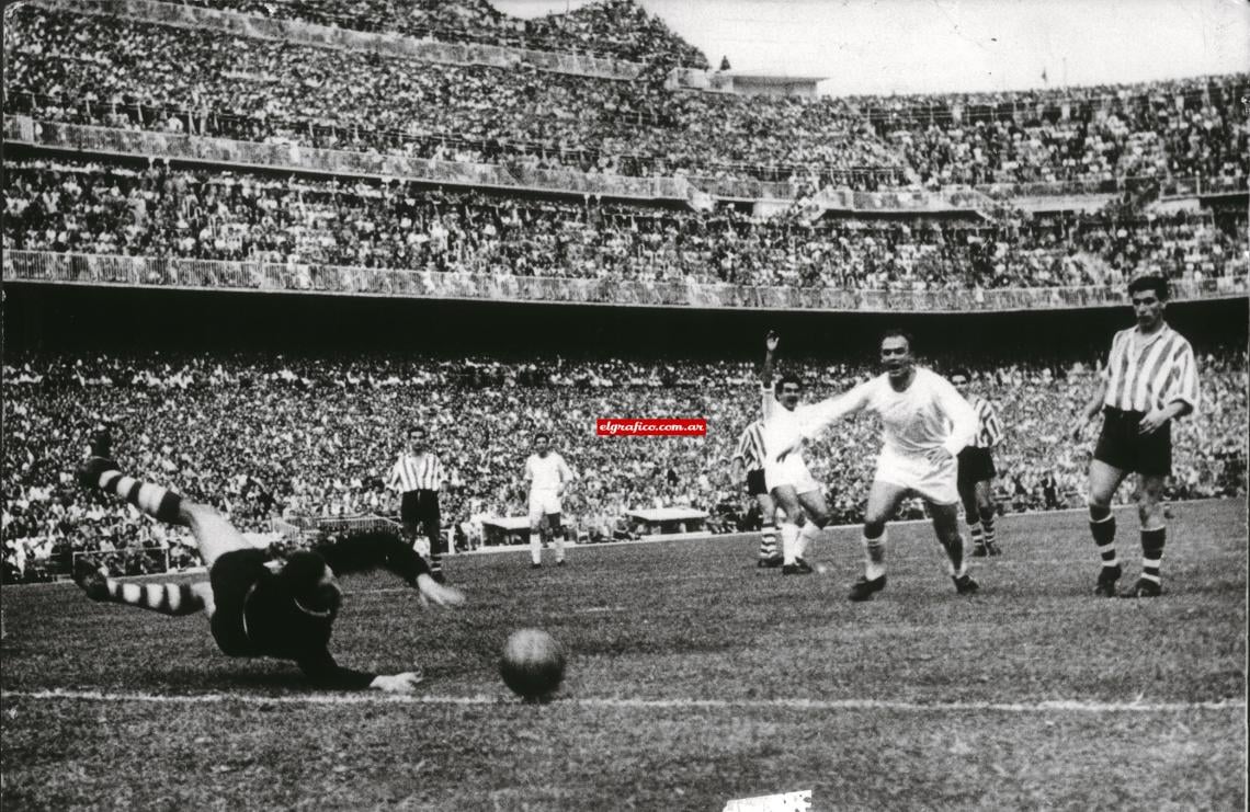 Imagen Di Stéfano haciendo historia en el Madrid. 