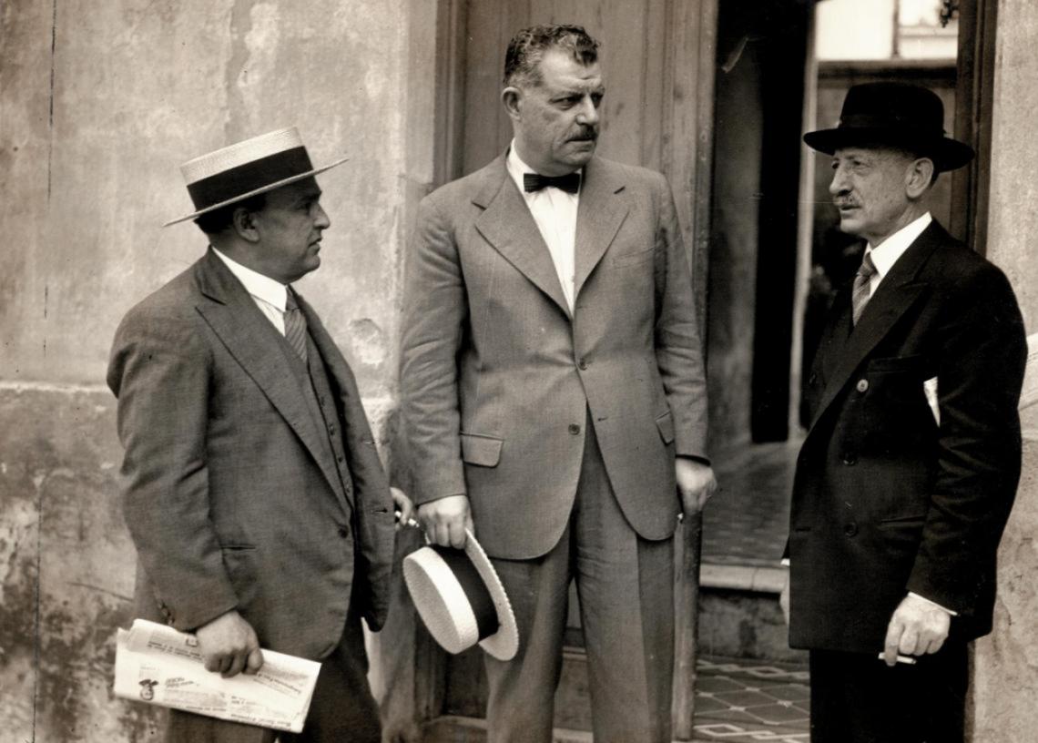 Imagen Antonio Diez, Arístides A. Langone y Carlos Degiorgi, tesorero, presidente y secretario, respectivamente en 1937.
