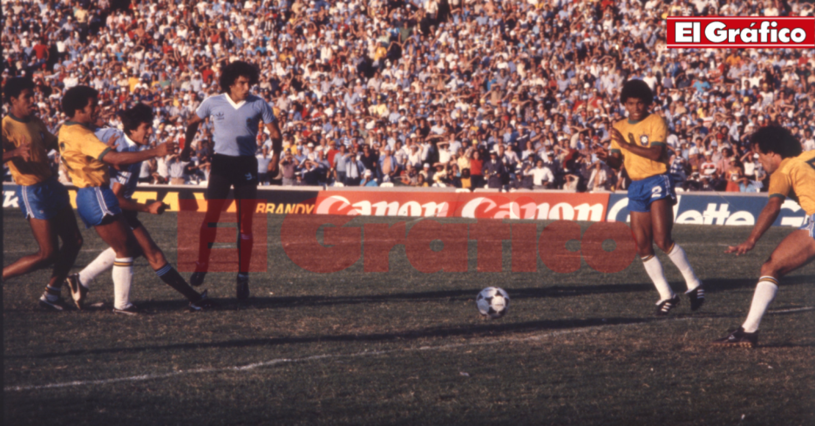 Imagen Barrios marca el primer gol uruguayo en la final del Mundialito