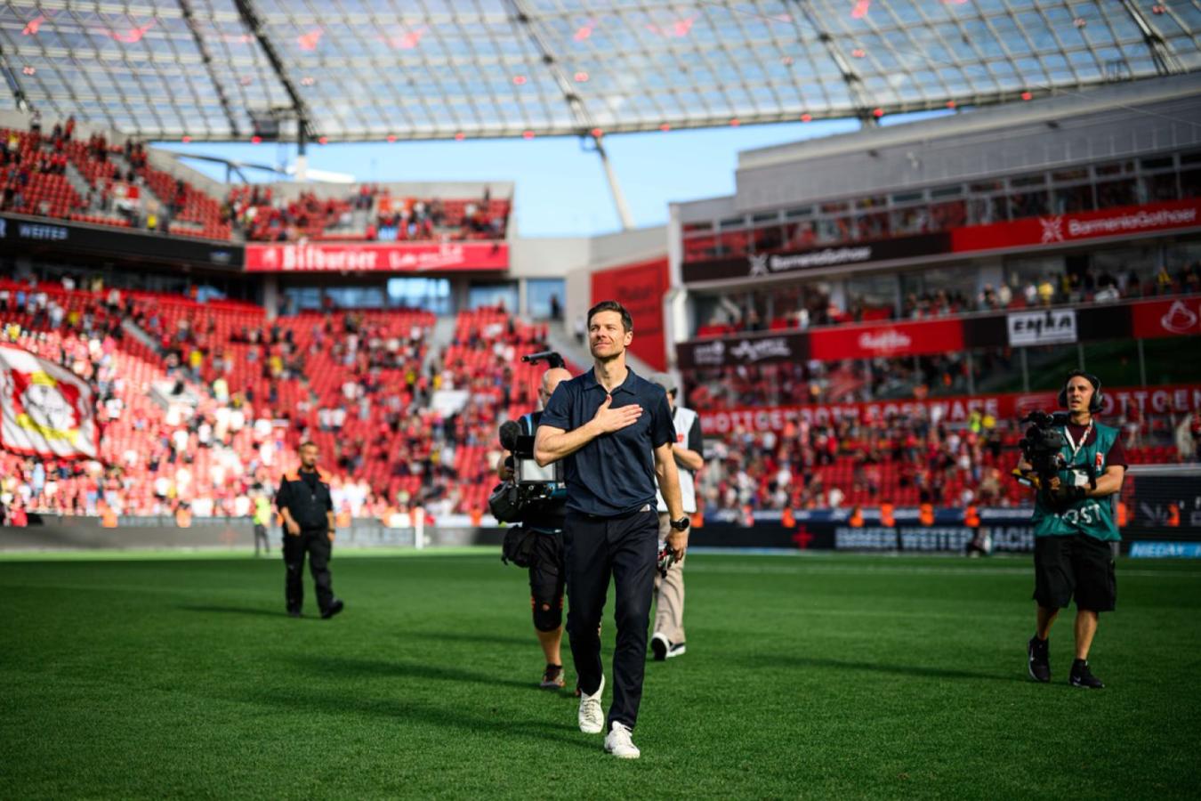 Imagen Xabi Alonso y su emocionante despedida de Bayer Leverkusen.