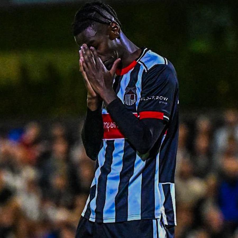 Imagen Clarke Oduor se lamenta tras fallar su penal. Onana le contuvo el disparo.