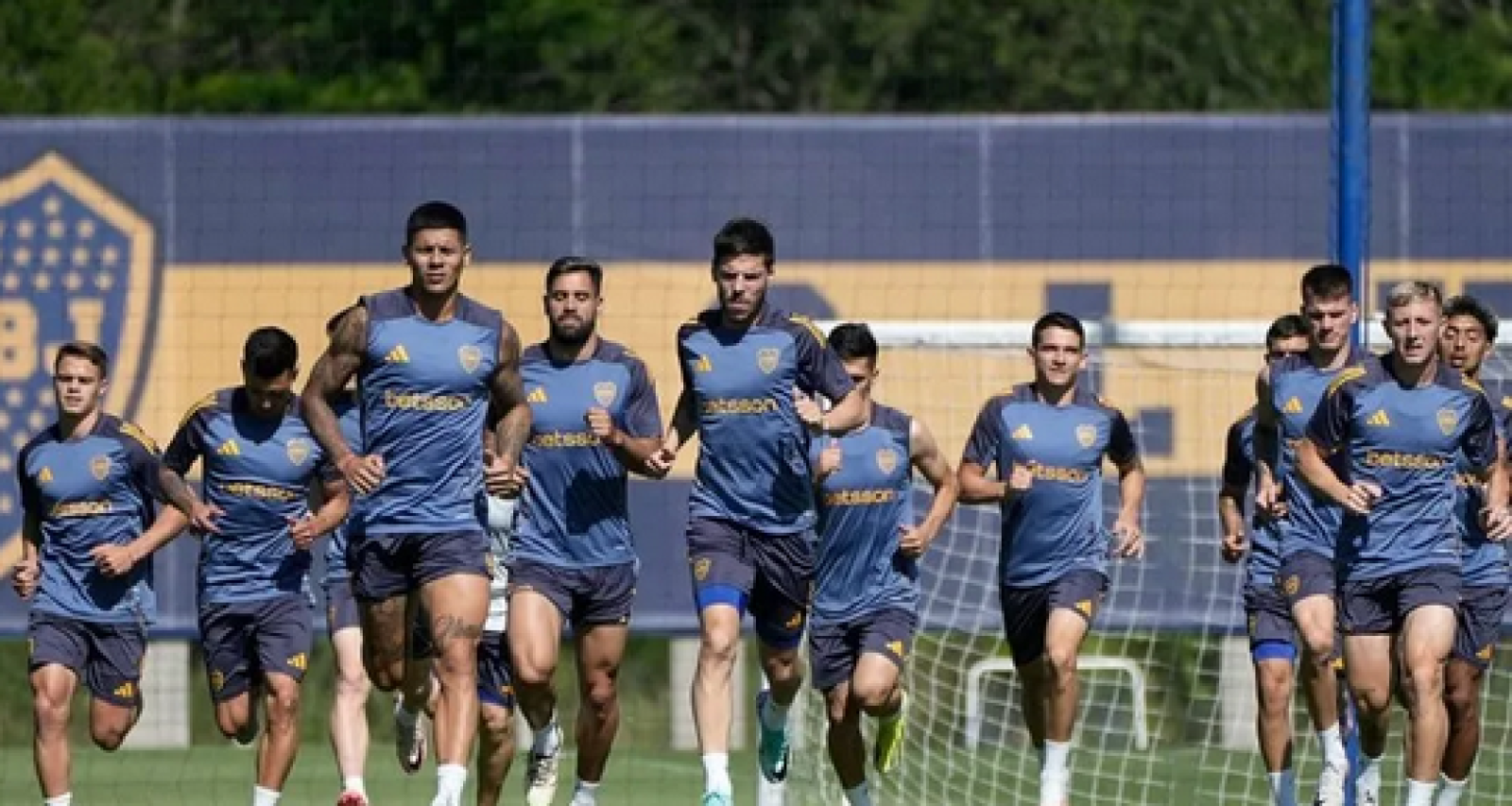 Boca Juniors volvió a los entrenamientos, aún sin la presencia de su nuevo entrenador, Miguel Ángel Russo 6 Imagen El plantel de Boca volvió de la licencia pero aún no tiene DT.