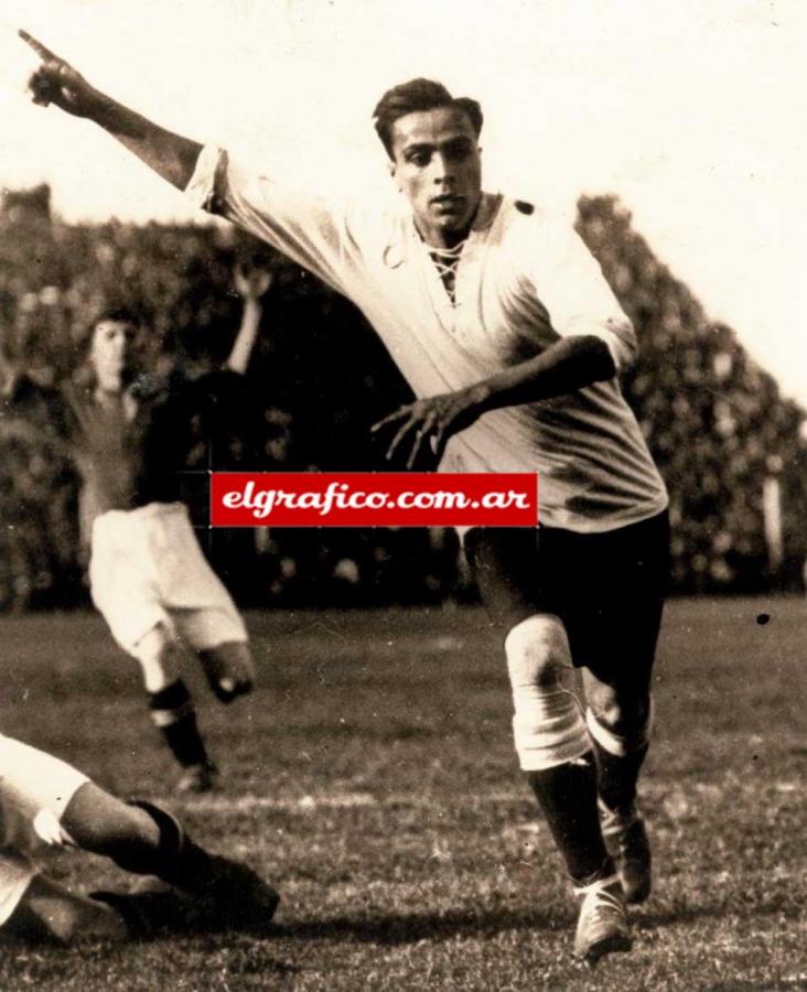 Imagen Alberto Indaco fue un magnifico forward y muy efectivo. Porque el fútbol rosarino tuvo de toda clase de delanteros, desde los más habilidosos hasta los más goleadores, y algunos con las dos virtudes, como el mencionado.