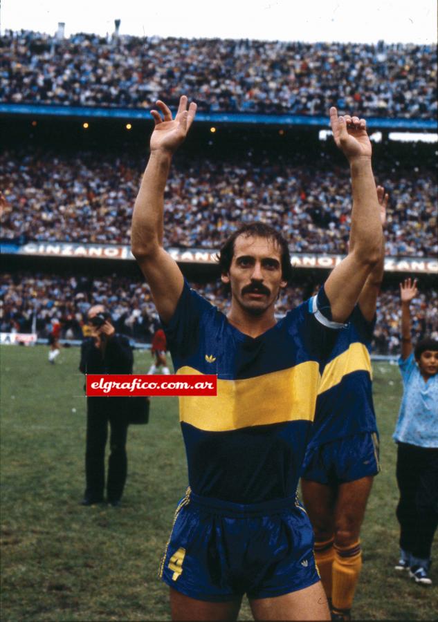 Imagen ídolo de Boca donde jugó entre 1973 y 1982. Una época gloriosa para el Xeneize.