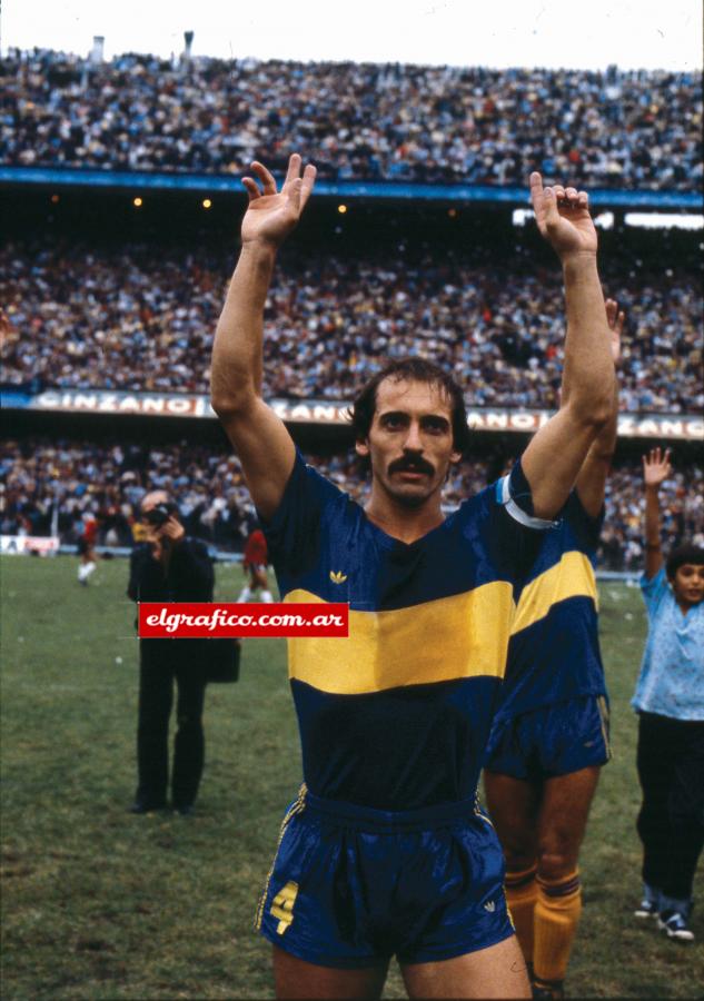 ídolo de Boca donde jugó entre 1973 y 1982. Una época gloriosa para el Xeneize.