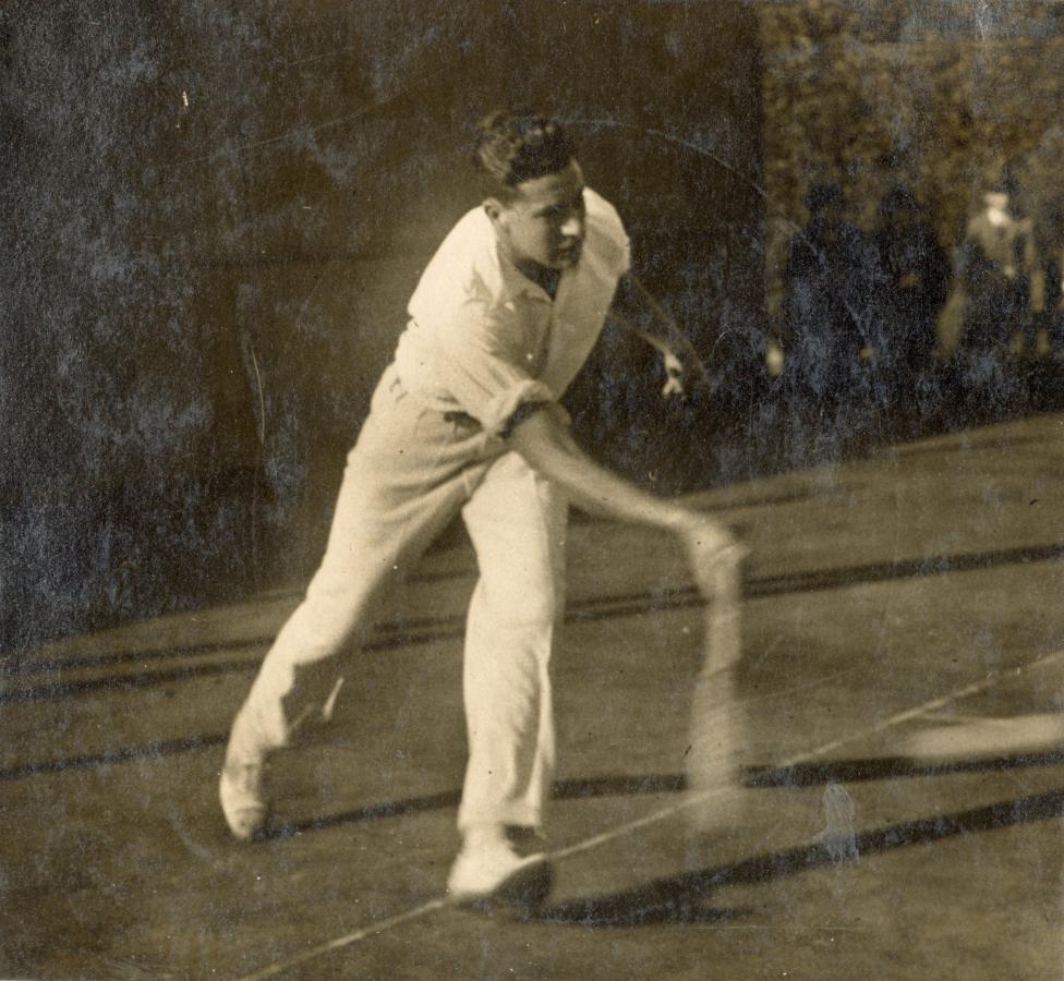 Imagen Carlos Caminos, semanas antes del debut en la Copa Davis. Archivo El Gráfico.
