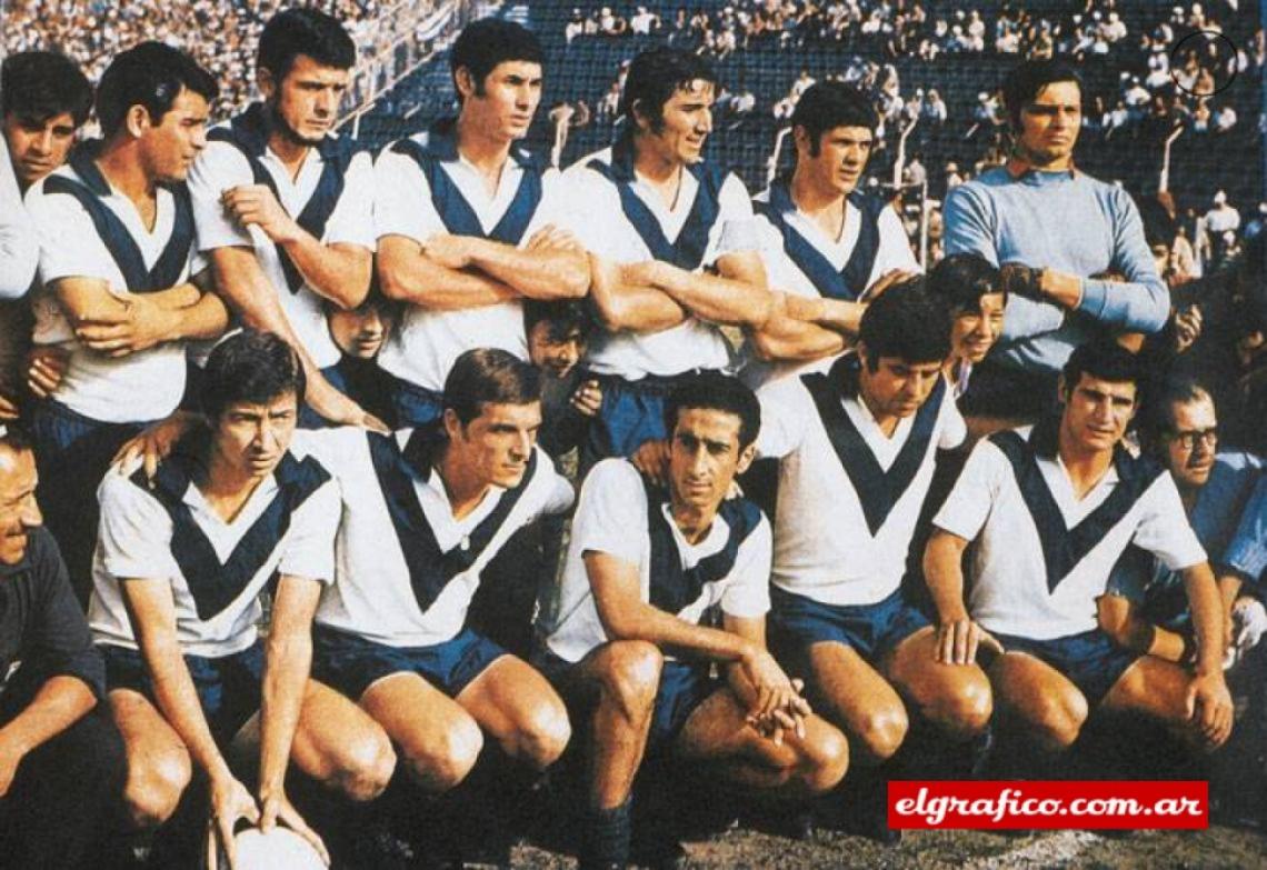 Vélez dio la primera vuelta olímpica de su historia en Boedo, tras un triangular con Racing y River. En esa tabla final terminó igualado con el Millonario; se coronó por mejor diferencia de gol.